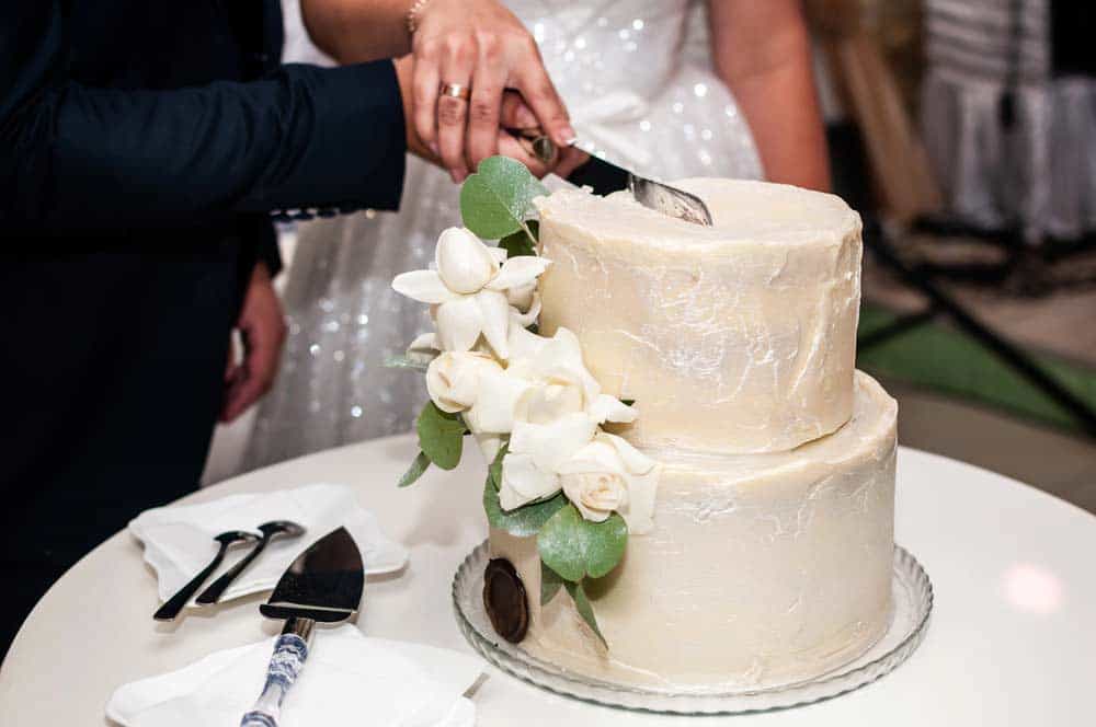 Du betrachtest gerade Hochzeitstorte schneiden