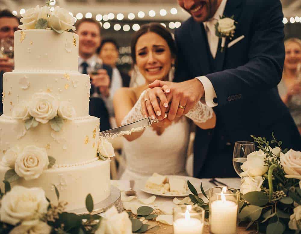 Hochzeitstorte anschneiden: Tradition, Bedeutung und Ablauf Hochzeitstorte anschneiden: Tradition, Bedeutung und Ablauf