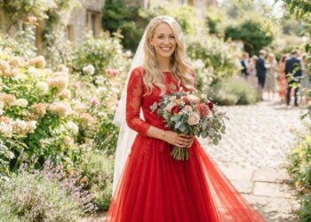 Rotes Hochzeitskleid